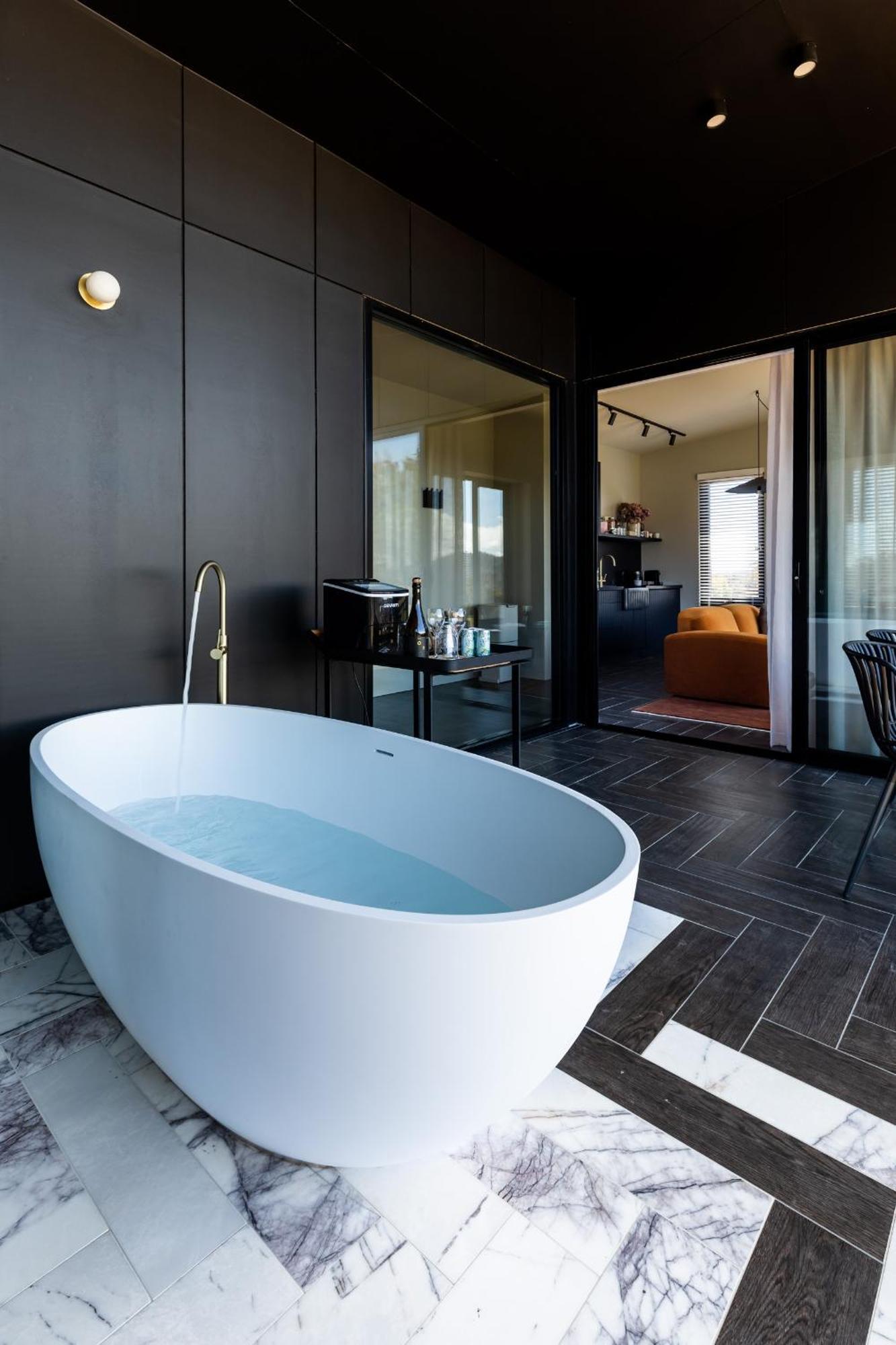 Wherewithal Luxury Suites Carlton Exteriör bild